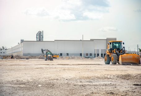 yellow-and-black-heavy-equipment