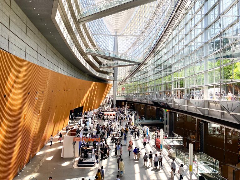 vibrant-day-at-tokyo-international-forum